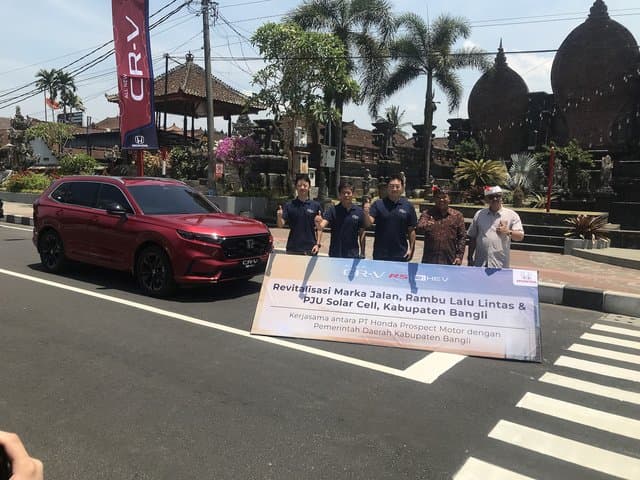 Honda Revitalisasi Marka dan Rambu Lalu Lintas di Kabupaten Bangli Honda Revitalisasi Marka dan Rambu Lalu Lintas di Kabupaten Bangli