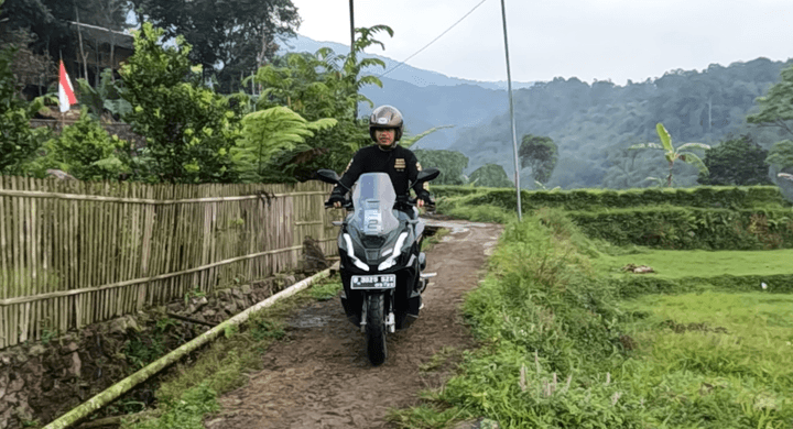 Ajak New Honda ADV 160 ke Kaki Gunung Salak, Suspensinya kok Gini? Ajak New Honda ADV 160 ke Kaki Gunung Salak, Suspensinya kok Gini?