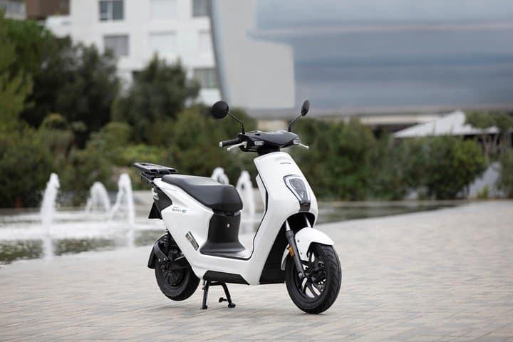 Modal Rebadge, Yamaha Bakal Jualan Motor Listrik Buatan Honda Modal Rebadge, Yamaha Bakal Jualan Motor Listrik Buatan Honda