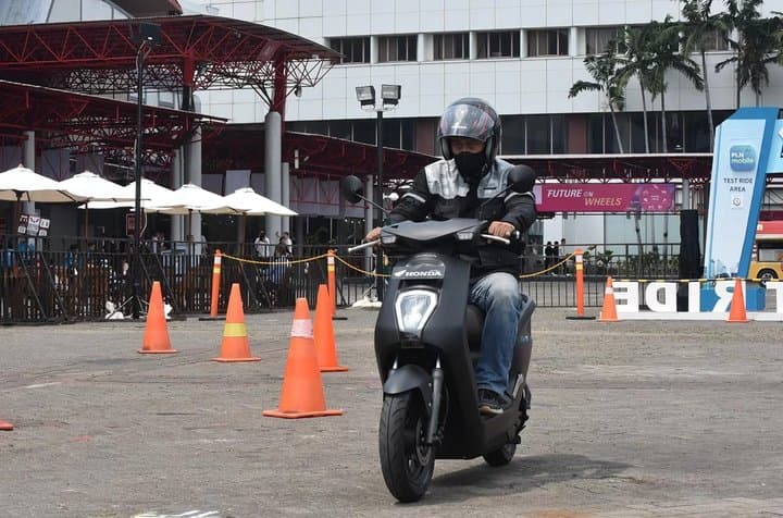 Honda Klaim Ratusan Orang Jajal Motor Listrik EM1 e: di PEVS 2024 Honda Klaim Ratusan Orang Jajal Motor Listrik EM1 e: di PEVS 2024