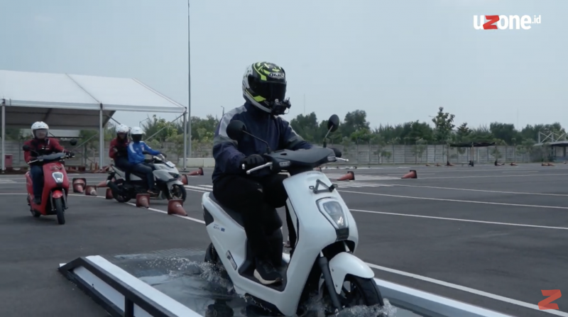 VIDEO: Test Ride EM1 e: Plus, Motor Listrik Honda Rp33 Jutaan