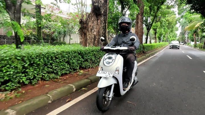 Iritnya New Honda Scoopy, Bensin Full Tank Bisa Sampai Jakarta-Tegal! Iritnya New Honda Scoopy, Bensin Full Tank Bisa Sampai Jakarta-Tegal!