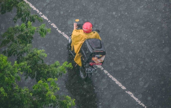 Tips Memilih Jas Hujan yang Tepat, Motoran Tetap Aman Tips Memilih Jas Hujan yang Tepat, Motoran Tetap Aman