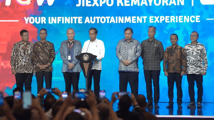 Jokowi Dorong Kendaraan Listrik Bisa ‘Made In Indonesia’ Jokowi Dorong Kendaraan Listrik Bisa ‘Made In Indonesia’