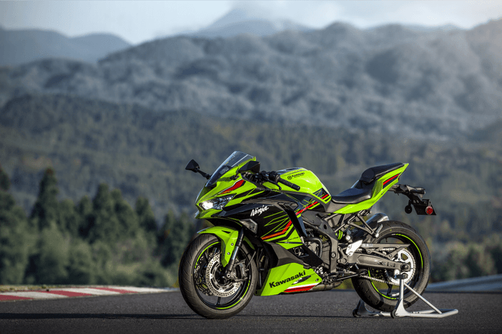 Kawasaki Ninja ZX-4R Ngebut di Sentul, Kecepatan Tembus 207 Km/Jam! Kawasaki Ninja ZX-4R Ngebut di Sentul, Kecepatan Tembus 207 Km/Jam!