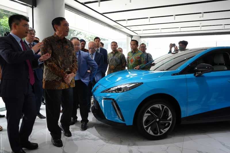 Luhut: MG Bisa Kuasai Pasar Mobil Listrik di Indonesia