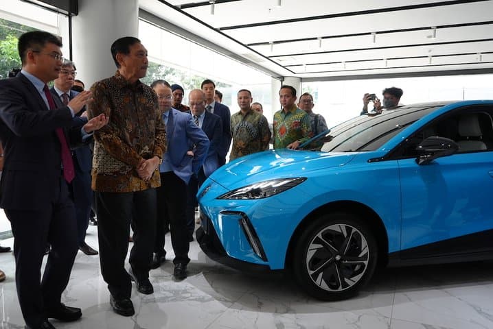 Luhut: MG Bisa Kuasai Pasar Mobil Listrik di Indonesia Luhut: MG Bisa Kuasai Pasar Mobil Listrik di Indonesia
