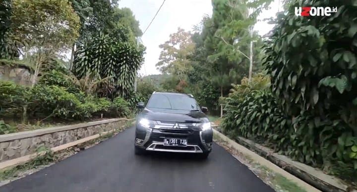 Mitsubishi Outlander PHEV Turun Harga, Solusi BBM Mahal? Mitsubishi Outlander PHEV Turun Harga, Solusi BBM Mahal?