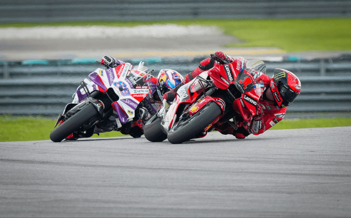 MotoGP Valencia: Marquez dan Martin Kompak Jatuh, Siapa yang Salah? MotoGP Valencia: Marquez dan Martin Kompak Jatuh, Siapa yang Salah?