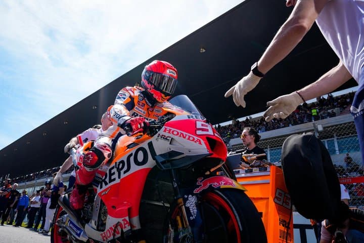 Start Buruk Marc Marquez: Nabrak, Kena Penalti, Tangan Patah Lagi Start Buruk Marc Marquez: Nabrak, Kena Penalti, Tangan Patah Lagi