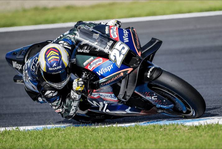 Pebalap MotoGP dari RNF Aprilia Nonton Drag Race di Bali Pebalap MotoGP dari RNF Aprilia Nonton Drag Race di Bali