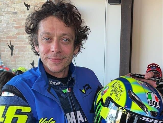 Valentino Rossi Lelang Helm Bersejarah untuk Korban Banjir Valencia Valentino Rossi Lelang Helm Bersejarah untuk Korban Banjir Valencia