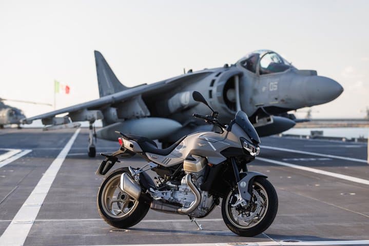 Moto Guzzi V100 Mandello Diluncurkan, Terinspirasi dari Pesawat Jet! Moto Guzzi V100 Mandello Diluncurkan, Terinspirasi dari Pesawat Jet!