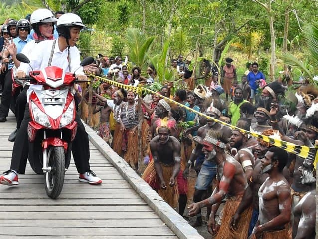Salut, Suku Asmat Sudah Operasikan 4.000 Motor Listrik Salut, Suku Asmat Sudah Operasikan 4.000 Motor Listrik