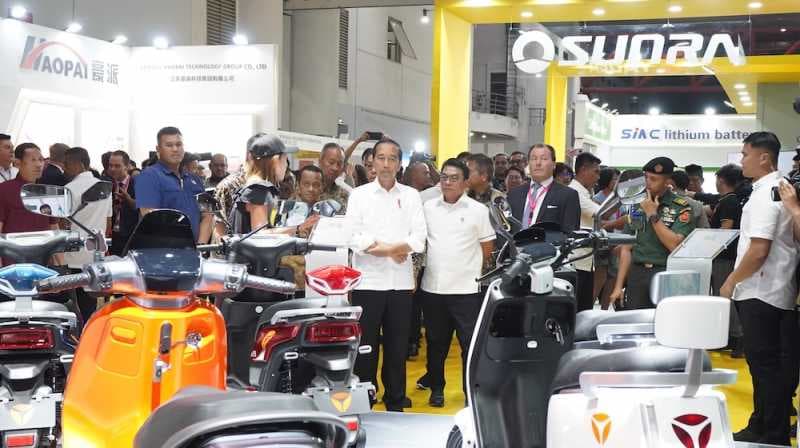 Jokowi: Pabrik Baterai Kendaraan Listrik Beroperasi Bulan Depan