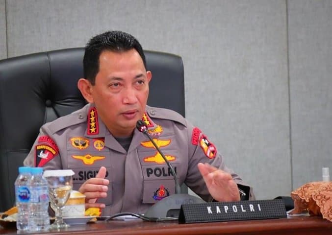 Kapolri Sentil Polisi yang Suka Pamer Motor Gede Kapolri Sentil Polisi yang Suka Pamer Motor Gede