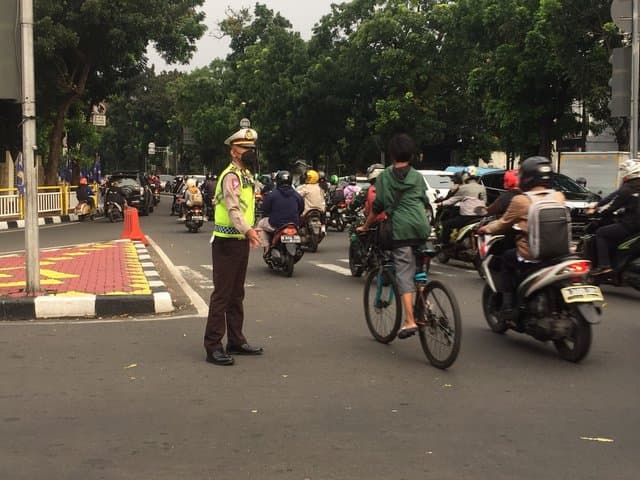 Pandemi Belum Usai, Ini Syarat Baru Pakai Kendaraan Pribadi Mulai 17 Juli Pandemi Belum Usai, Ini Syarat Baru Pakai Kendaraan Pribadi Mulai 17 Juli