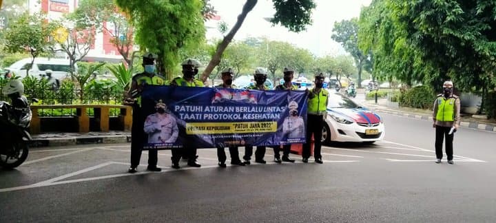 Riding Pakai Sandal Jepit, Siap-siap Bakal Kena Tilang! Riding Pakai Sandal Jepit, Siap-siap Bakal Kena Tilang!