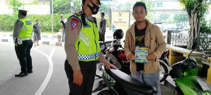 Rider Dilarang Pakai Sandal Jepit Harusnya Masuk Undang-undang Rider Dilarang Pakai Sandal Jepit Harusnya Masuk Undang-undang