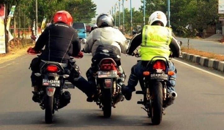 Stut Motor Tidak Ditilang, Malah Harus Ditolong Stut Motor Tidak Ditilang, Malah Harus Ditolong