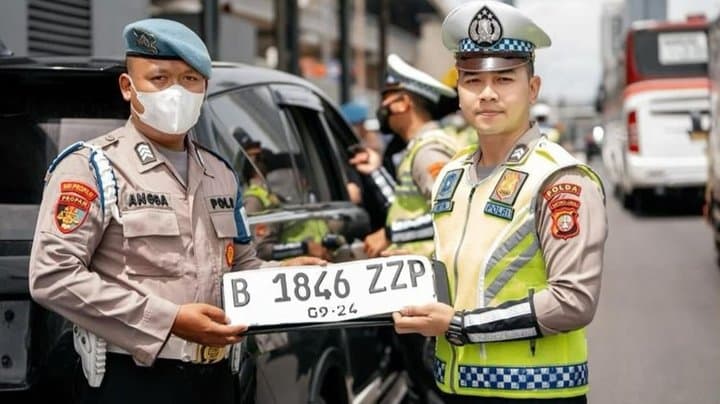Polisi Bakal Tindak Pengendara yang Palsukan Pelat Khusus ZZ Polisi Bakal Tindak Pengendara yang Palsukan Pelat Khusus ZZ
