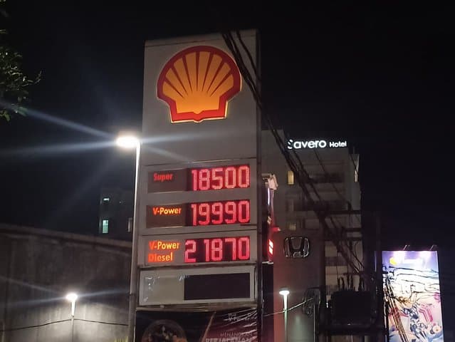 SPBU Shell Turun Harga, V-Power Lebih Murah dari Pertamax Turbo SPBU Shell Turun Harga, V-Power Lebih Murah dari Pertamax Turbo