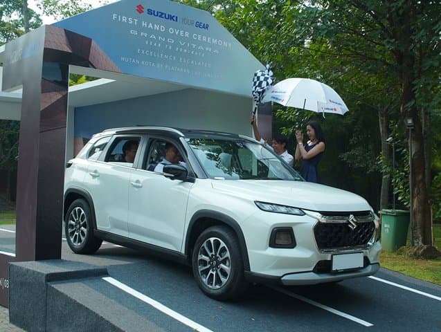 Unit Perdana Suzuki Grand Vitara Sudah Bisa Dibawa ke Garasi Konsumen Unit Perdana Suzuki Grand Vitara Sudah Bisa Dibawa ke Garasi Konsumen