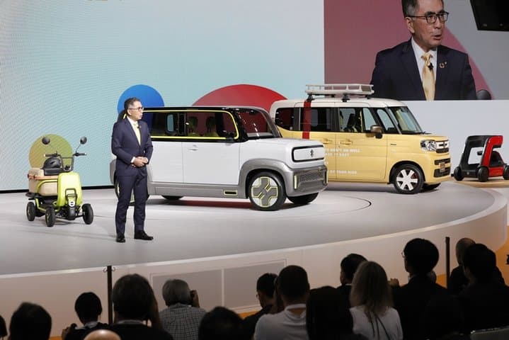Jajaran Mobil Konsep Suzuki di Japan Mobility Show 2023 Jajaran Mobil Konsep Suzuki di Japan Mobility Show 2023
