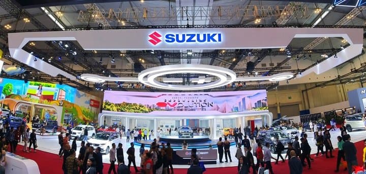 Jajaran Mobil Elektrifikasi Buatan Lokal di Booth Suzuki GIIAS 2024 Jajaran Mobil Elektrifikasi Buatan Lokal di Booth Suzuki GIIAS 2024