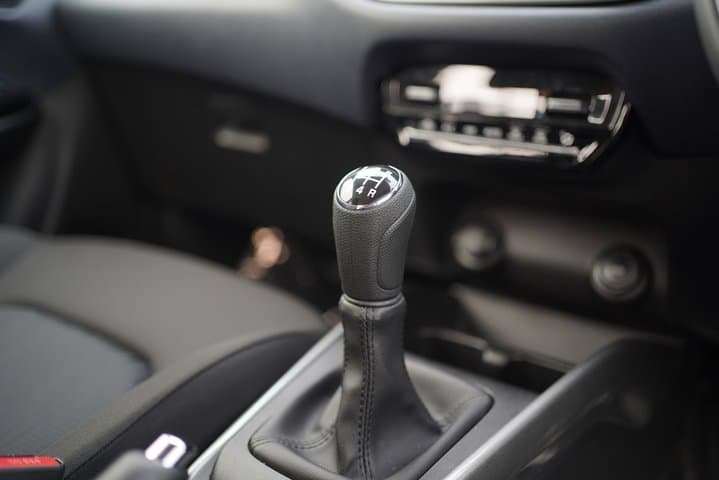 Cara Nyetir Mobil Manual Saat Liburan Nataru, Supaya Transmisi Awet! Cara Nyetir Mobil Manual Saat Liburan Nataru, Supaya Transmisi Awet!