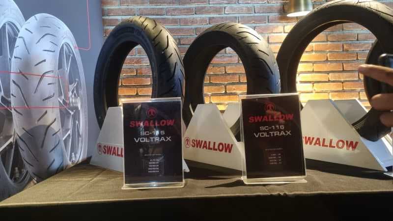 Ban Khusus Motor Listrik Swallow Voltrax Bisa Dipasang ke Motor Bensin?