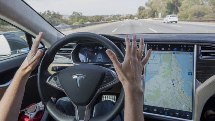 Menanti Fitur Full Self Driving Tesla, Akankah Mendapat Lampu Hijau? Menanti Fitur Full Self Driving Tesla, Akankah Mendapat Lampu Hijau?