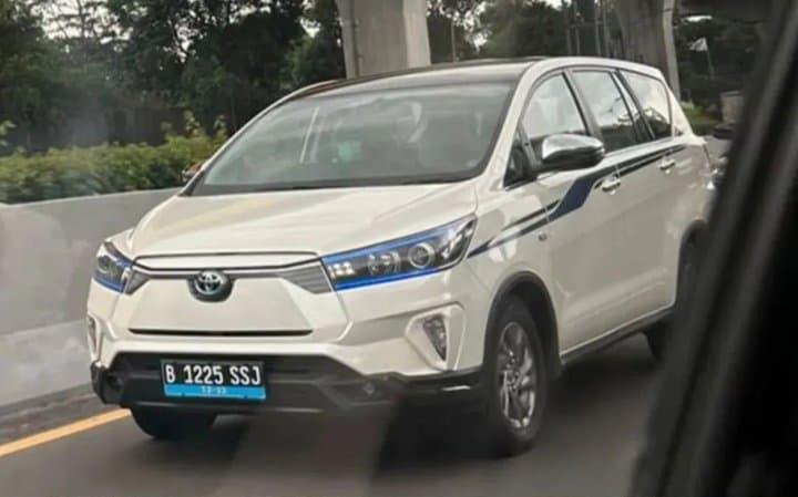 Innova EV Sudah Bekeliaran di Jalan Raya, Pertanda Apa? Innova EV Sudah Bekeliaran di Jalan Raya, Pertanda Apa?
