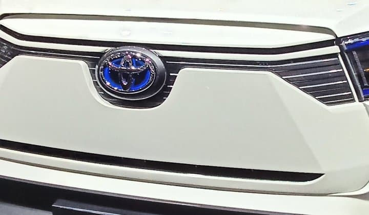 Toyota Innova Zenix Bergaya SUV Masuk Indonesia November Mendatang? Toyota Innova Zenix Bergaya SUV Masuk Indonesia November Mendatang?