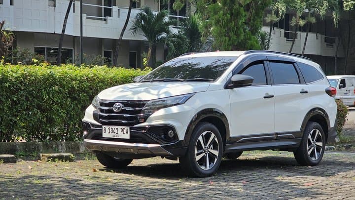 Test Drive Toyota Rush GR Sport: Langka, Mobil RWD yang Menolak Punah! Test Drive Toyota Rush GR Sport: Langka, Mobil RWD yang Menolak Punah!