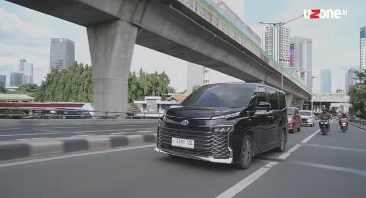 Test Drive Toyota Voxy: Kalau Alphard Kemahalan, Ini Aja! Test Drive Toyota Voxy: Kalau Alphard Kemahalan, Ini Aja!