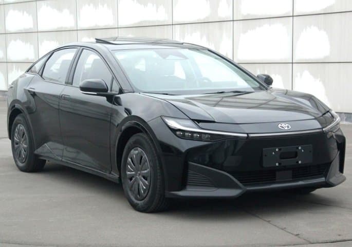 Mobil Listrik Toyota bZ3 Pakai Teknologi Mobil China BYD Mobil Listrik Toyota bZ3 Pakai Teknologi Mobil China BYD