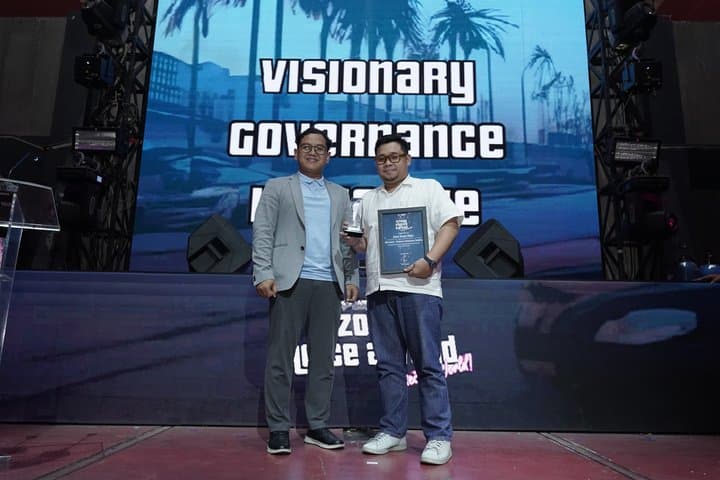 AHM Raih ESG Award - Visionary Governance Initiative di UCA 2024 AHM Raih ESG Award - Visionary Governance Initiative di UCA 2024