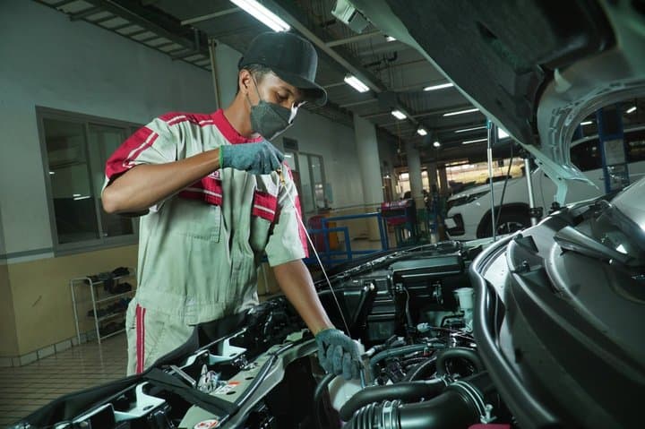 Mitos atau Fakta, Oli Mesin Mobil Hybrid Tak Wajib Diganti Rutin? Mitos atau Fakta, Oli Mesin Mobil Hybrid Tak Wajib Diganti Rutin?
