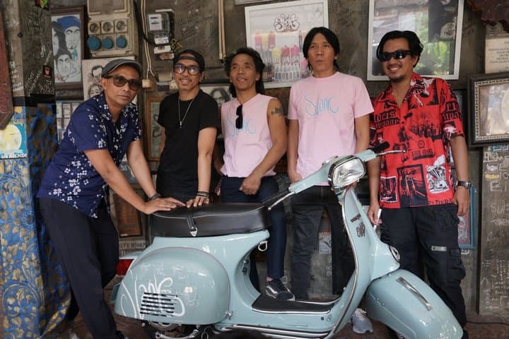 Slank Gandeng Elders Luncurkan Konversi Kit Motor Listrik Edisi Khusus Slank Gandeng Elders Luncurkan Konversi Kit Motor Listrik Edisi Khusus