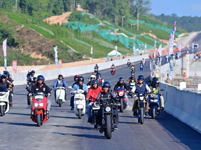 Katanya Wajib Kendaraan Listrik, Kok Jokowi Pakai Motor Karbu di IKN? Katanya Wajib Kendaraan Listrik, Kok Jokowi Pakai Motor Karbu di IKN?