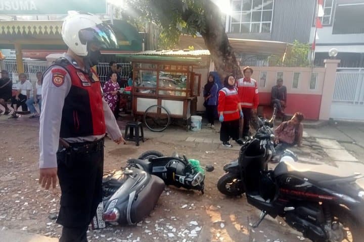 Ancaman 1 Tahun Penjara Mengintai Para Pemotor Lawan Arus vs Truk Ancaman 1 Tahun Penjara Mengintai Para Pemotor Lawan Arus vs Truk