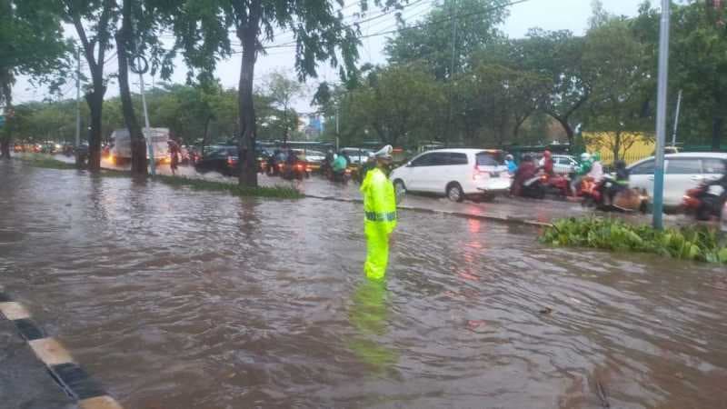 Daftar 17 Ruas Jalan Terendam Banjir di Jakarta