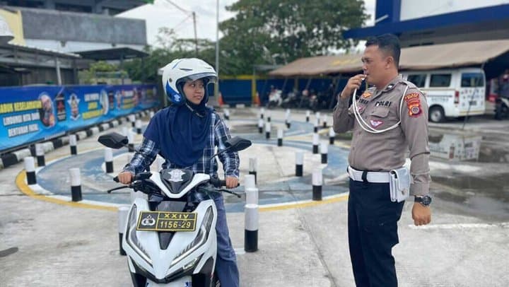 Korlantas Bakal Evaluasi Praktik Uji SIM Zig-Zag dan Angka 8 Korlantas Bakal Evaluasi Praktik Uji SIM Zig-Zag dan Angka 8