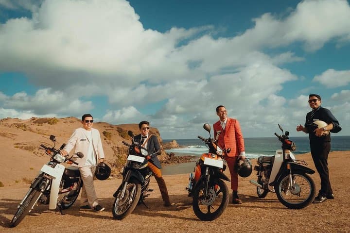 Begini Jadinya Kalau Raffi Ahmad, Desta dkk Pakai Motor Bebek Jadul Begini Jadinya Kalau Raffi Ahmad, Desta dkk Pakai Motor Bebek Jadul