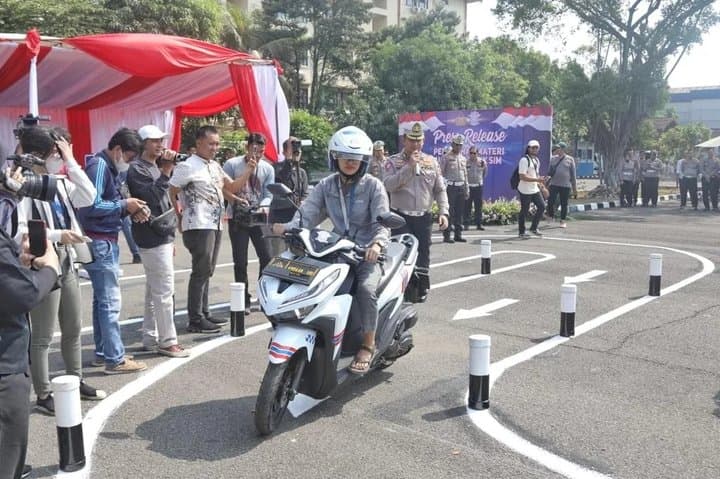 SIM C1 Diresmikan, Begini Mekanisme dan Biaya Pembuatannya SIM C1 Diresmikan, Begini Mekanisme dan Biaya Pembuatannya