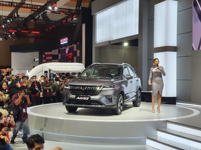 IIMS 2023: Wuling Alvez Goda Konsumen dengan Harga Mulai dari Rp200 Jutaan IIMS 2023: Wuling Alvez Goda Konsumen dengan Harga Mulai dari Rp200 Jutaan