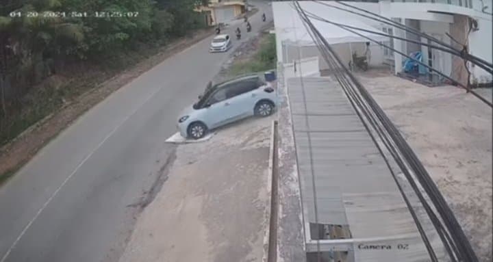 Horor Wuling BinguoEV Diduga Eror, <i>Nyelonong</i> Jalan Sendiri Horor Wuling BinguoEV Diduga Eror, <i>Nyelonong</i> Jalan Sendiri
