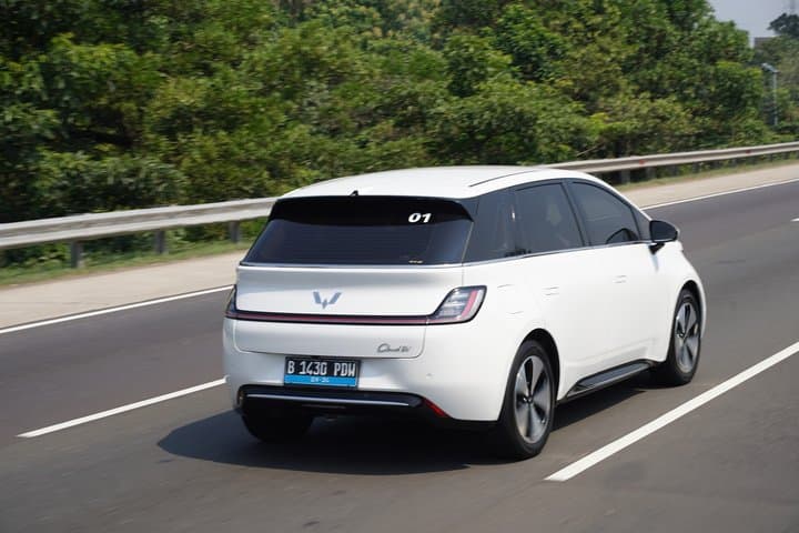 Bisa Yura! Ini yang Kami Suka dan Tidak Suka dari Wuling Cloud EV Bisa Yura! Ini yang Kami Suka dan Tidak Suka dari Wuling Cloud EV