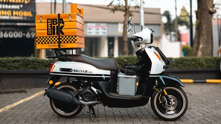 Modifikasi Yamaha Fazzio Ala Toyota AE86, Si Kurir Tahu di ‘Initial D’ Modifikasi Yamaha Fazzio Ala Toyota AE86, Si Kurir Tahu di ‘Initial D’